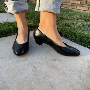 Hush puppies made in USA black heel. Leather upper. Size 8.5